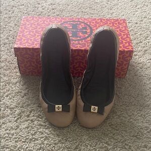 Tory Burch Women's Camellia Ballet Flats with Black Bow Pink Tan 8